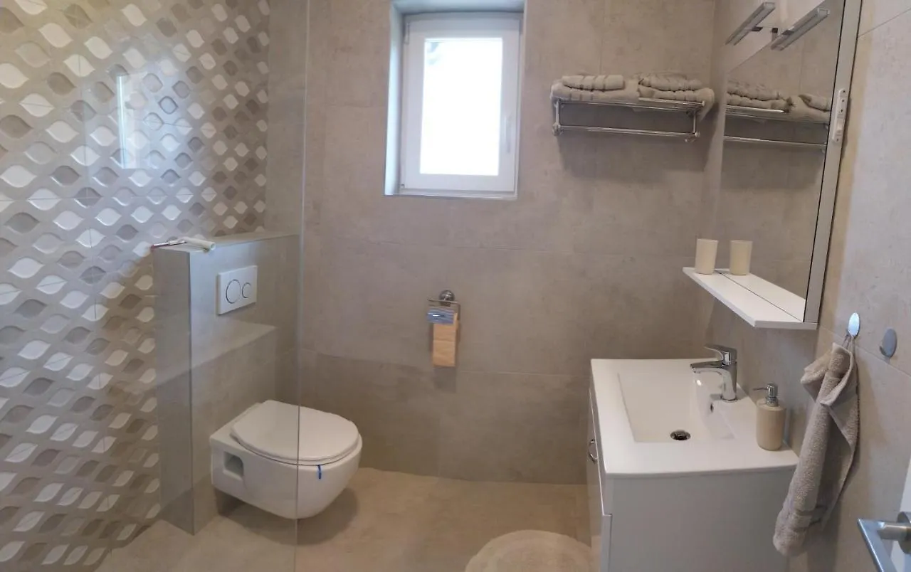Vila Dubravka - Schoen Und Komfortabel Inmitten Von Olivenbaeumen Und Weinbergen Mit Whirlpool Valtura 0*,  Croatia