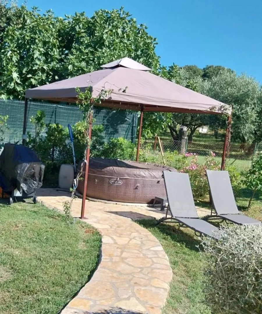 Villa Vila Dubravka - Schoen Und Komfortabel Inmitten Von Olivenbaeumen Und Weinbergen Mit Whirlpool Valtura
