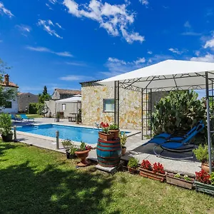 Pinezici - Rca150 By Interhome Marčana